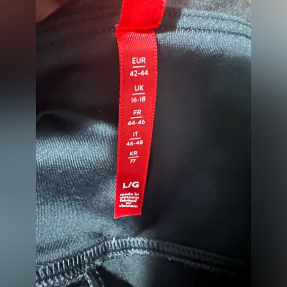 SPANX Faux Leather Leggings! - Picture 4 of 9